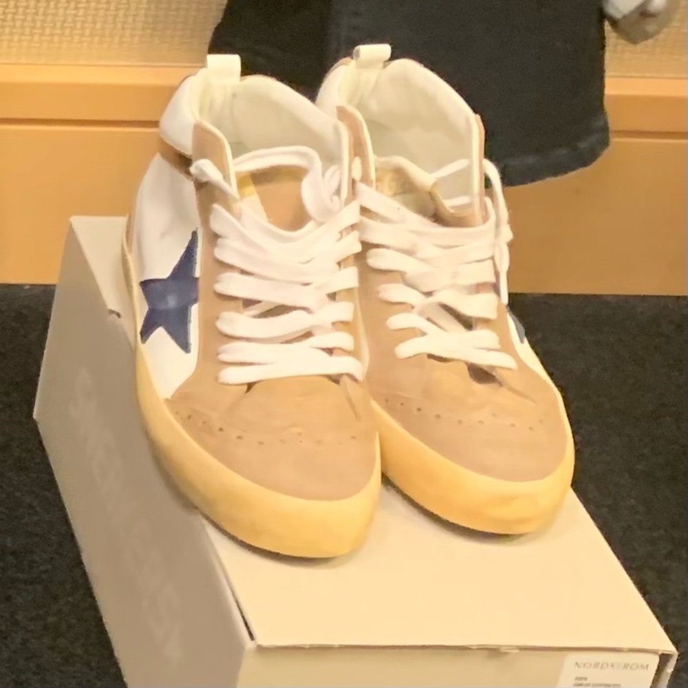 NEW Golden Goose Mid Star Sneaker
(Women)
7US / 37EU WHITE/ TOBACCO/ DK NAVY - Picture 4 of 4